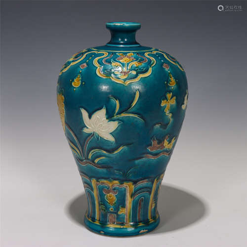 A CHINESE BLUE GROUND FAMILLE ROSE PORCELAIN VASE