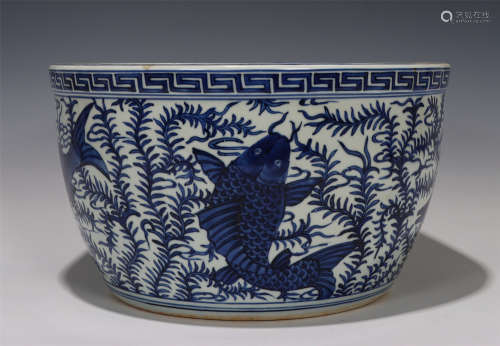 A CHINESE BLUE AND WHITE PORCELAIN BASIN