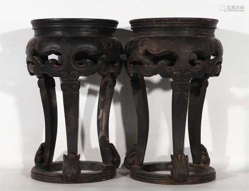 A PAIR OF CHINESE CARVING HARDWOOD ROUND TABLES