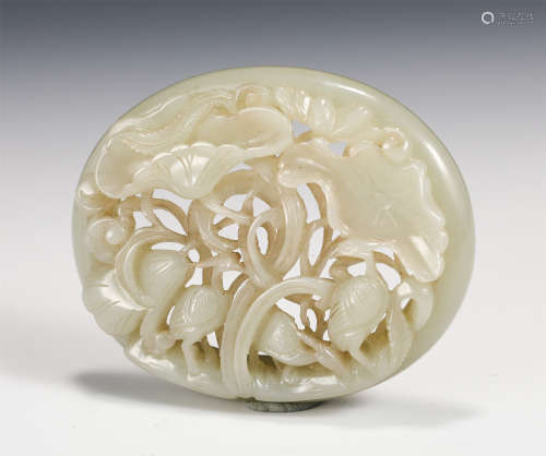 A CHINESE CARVING JADE DECORATION