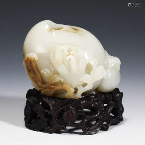 A CHINESE WHITE JADE DECORATION