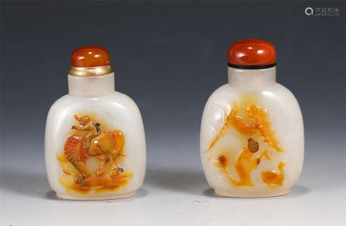 TWO CHINESE AGATE SNUFF BOTTLES