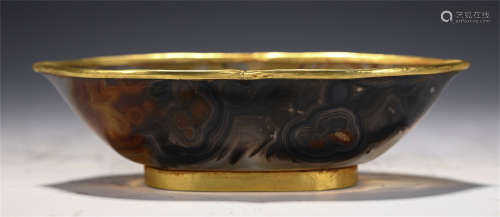 A CHINESE AGATE INLAID GOLD BOWL