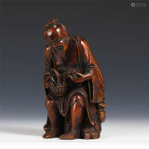 A CHINESE CARVING BAMBOO FIGURE STUATE DECORATION