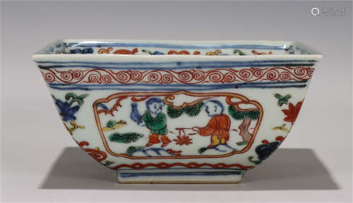 A CHINESE BLUE AND WHITE DOU-CAI PORCELAIN BOWL
