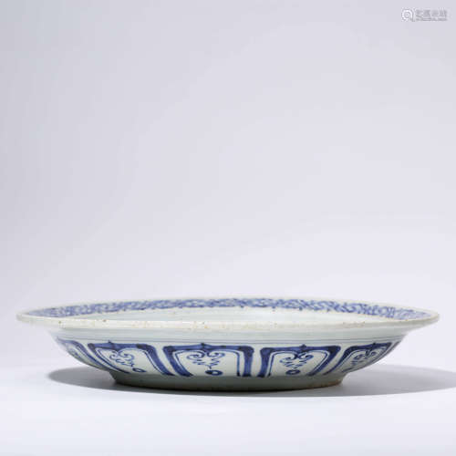 A Blue and White Dragon Pattern Porcelain Plate