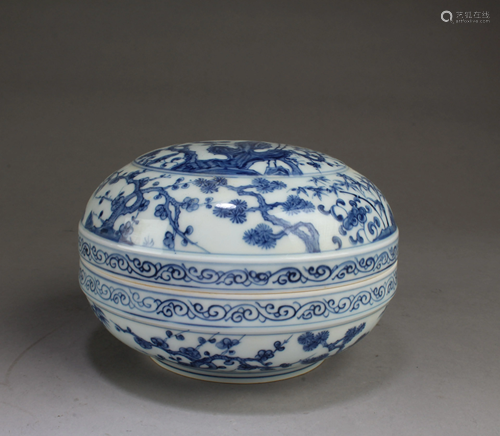 Chinese Blue & White Round Container