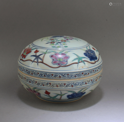 Chinese Porcelain Round Container