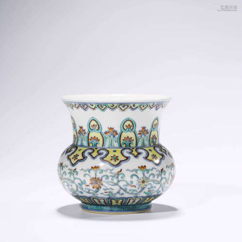 A Doucai Twining Flowers Pattern Porcelain Slag bucket
