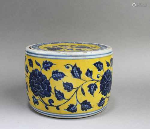 Chinese Famille Jaune Porcelain Cricket Container