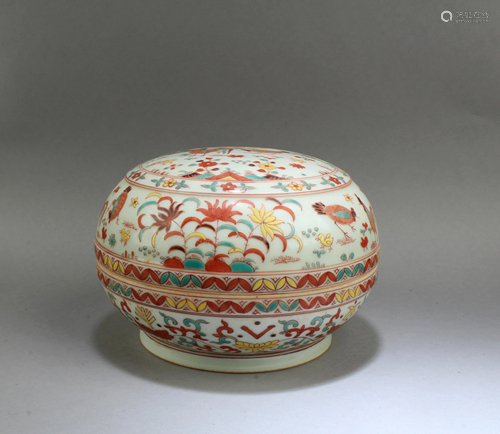 Chinese Porcelain Round Container