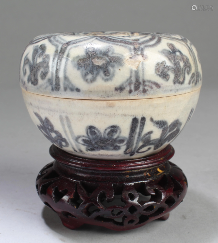 Chinese Blue & White Round Container