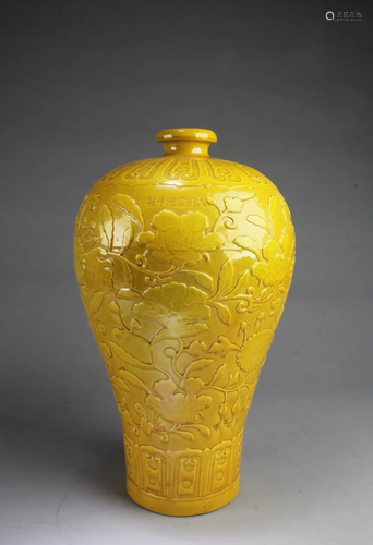 Chinese Famille Jaune Meiping Vase