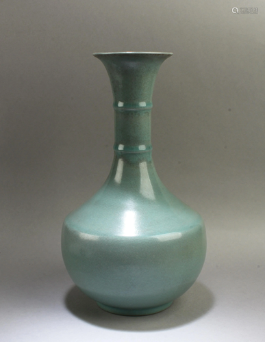 Chinese Ruyao Vase