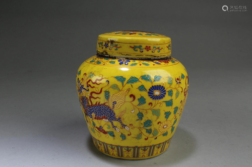 Chinese Porcelain Tea Leaves Container