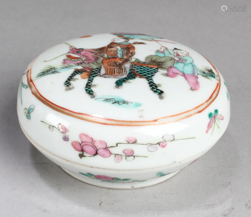 A Chinese Fencai Porcelain Round Container