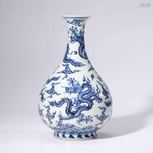 A Blue and White Dragon Pattern Porcelain Vase