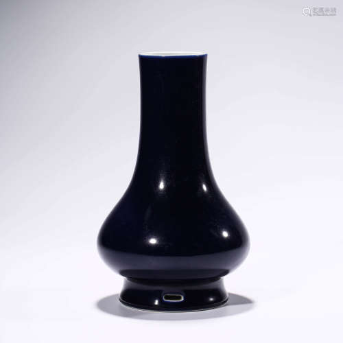 A Blue Glaze Porcelain Vase