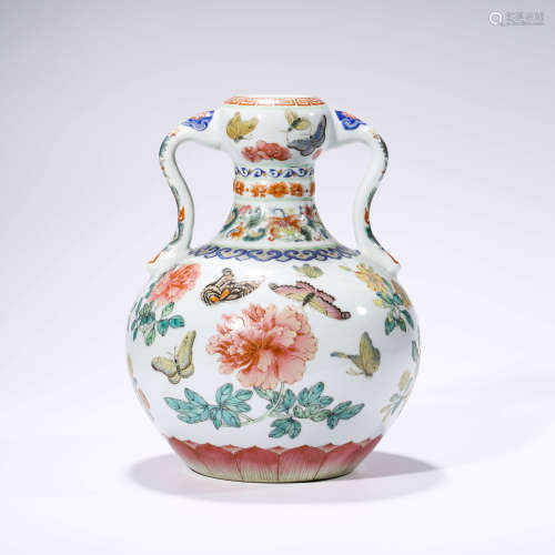 A Doucai Flowers&Butterflies Pattern Porcelain Double Ears Vase