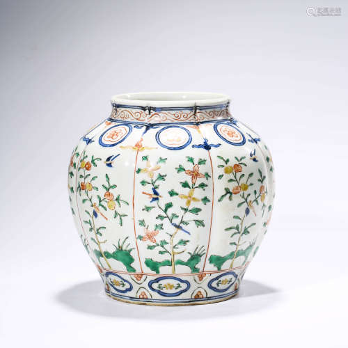 A Famille Verte Flower&Bird Pattern Porcelain Melon-shaped Jar