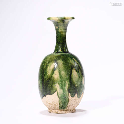 A Green Glaze Porcelain Vase