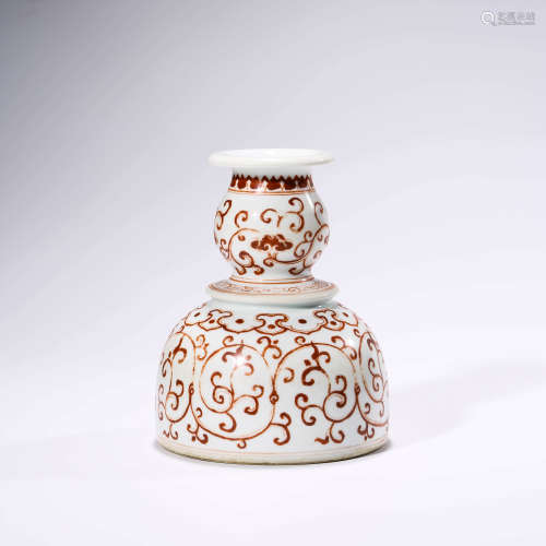 An Iron Red Twining Flowers Pattern Porcelain Gourd-shaped Vase