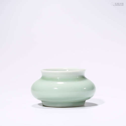A Pea Green Glaze Porcelain Brush Washer