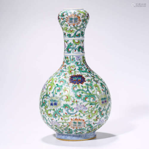 A Doucai Twining Lotus Pattern Porcelain Garlic-head Bottle