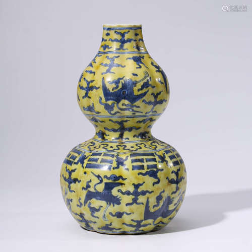 A Yellow Ground Blue and White Floral Porcelain Gourd-shaped Vase