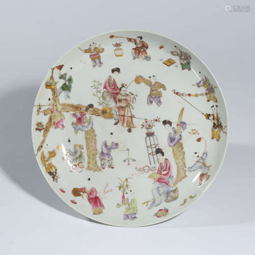 A Famille Rose Figures Porcelain Plate