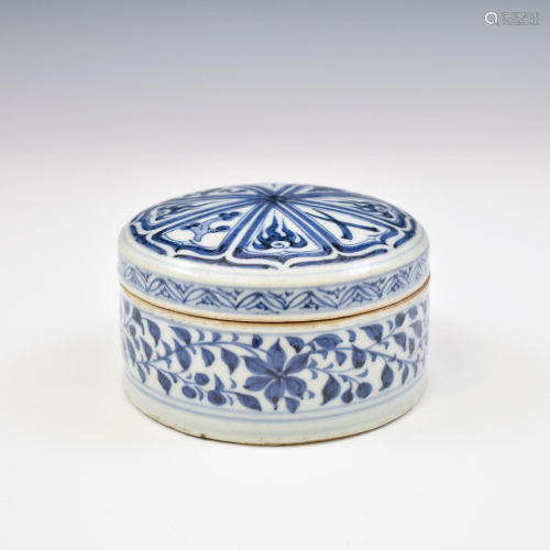 YUAN BLUE AND WHITE LIDDED ROUND BOX