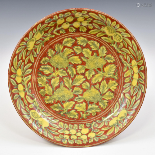 MING WANLI YELLOW AND RED WRAPPED FLORAL PLATE