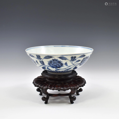 XUANDE BLUE & WHITE FLORAL BOWL ON STAND