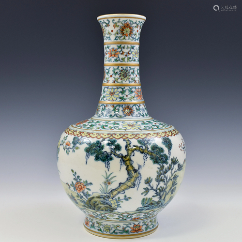 QIANLONG DOUCAI STACKED NECK REWARD VASE