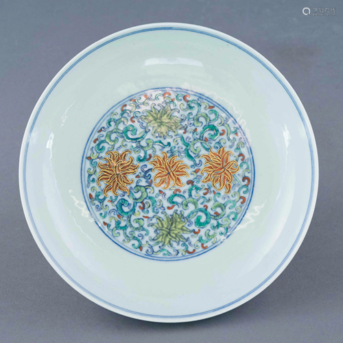 QIANLONG DOUCAI FLORAL PORCELAIN PLATE