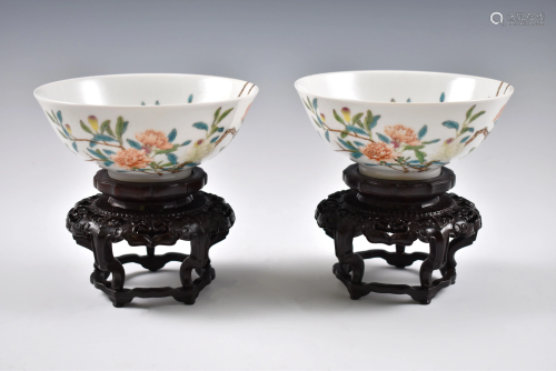 PR. JIAQING FAMILLE ROSE POMEGRANATE BOWLS ON STAND