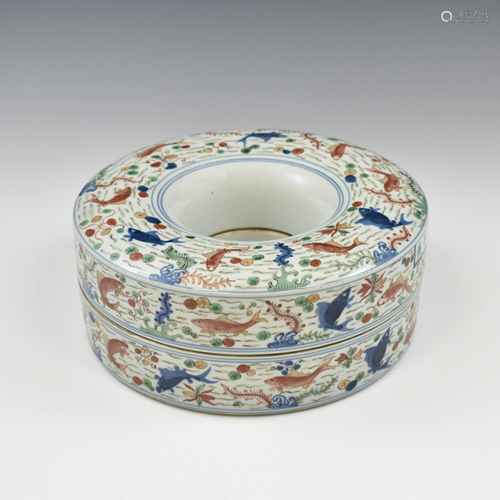 MING WUCAI CARP LIDDED PORCELAIN ROUND BOX