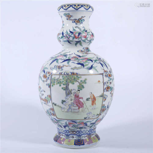 Qing Dynasty Qianlong pastel bottle