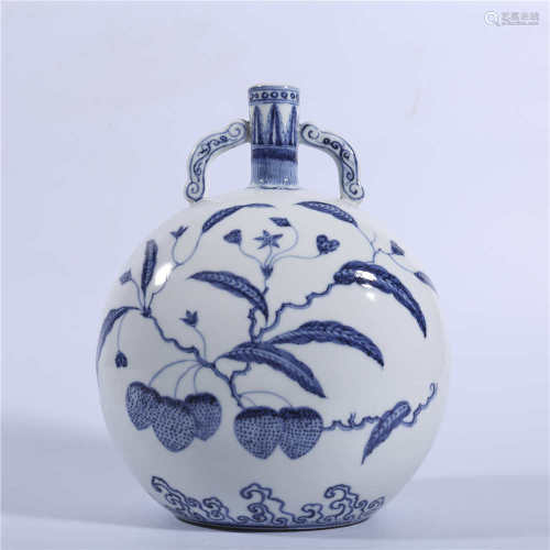 Blue and white flat bottle of Ming Dynasty
