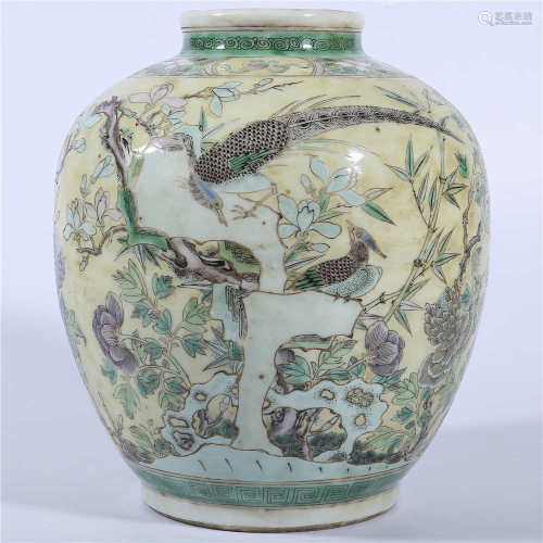 Qing Dynasty famille rose pot with flower and bird pattern