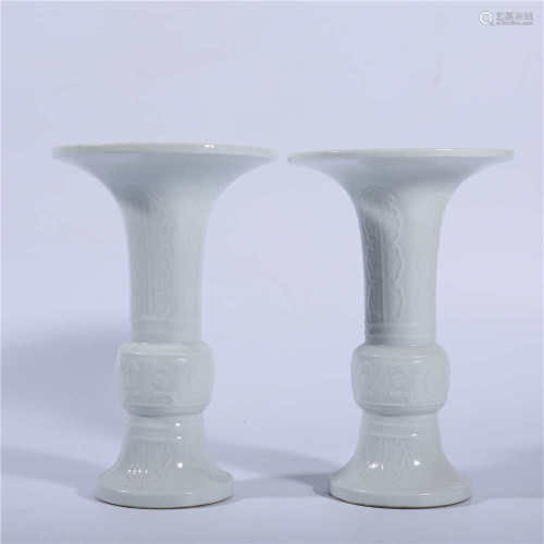 A pair of white glazed goblets in Qianlong period of Qing Dynasty