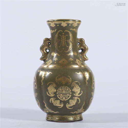 Qing Dynasty Qianlong tea powder glaze double ear bottle