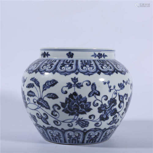 Blue and white vase with lotus pattern in Ming Dynasty