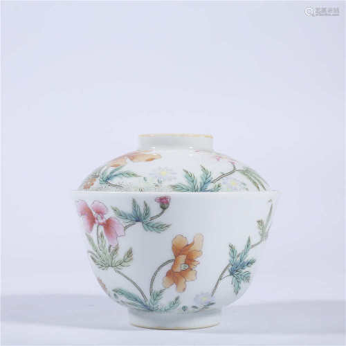 Qing Dynasty Yongzheng powder color flower pattern cover bowl