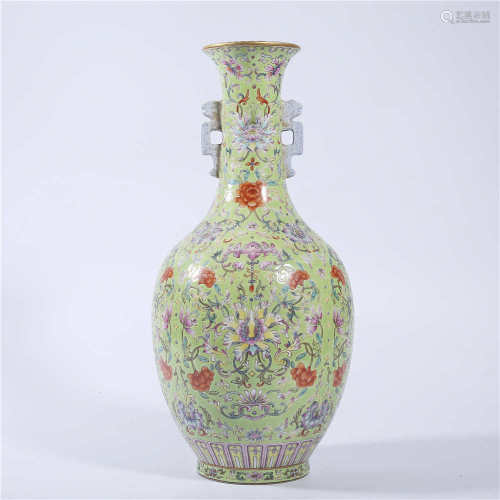 Qing Dynasty Qianlong pastel vase with lotus pattern
