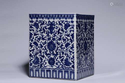 BLUE AND WHITE 'FLOWERS AND VINES' RECTANGULAR BRUSH POT