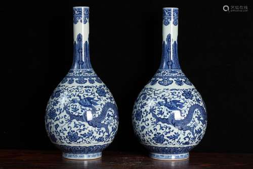 QING DYNASTY YONGZHENG PERIOD-BLUE WHITE FOLIAGE DRAGON VASE