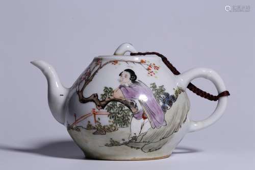 FAMILLE ROSE 'LADY' TEAPOT