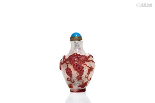 RED OVERLAY GLASS 'FLOWERS AND BIRDS' SNUFF BOTTLE