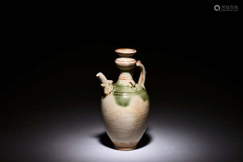 WHITE GLAZED EWER WITH SPLASH OF CELADON